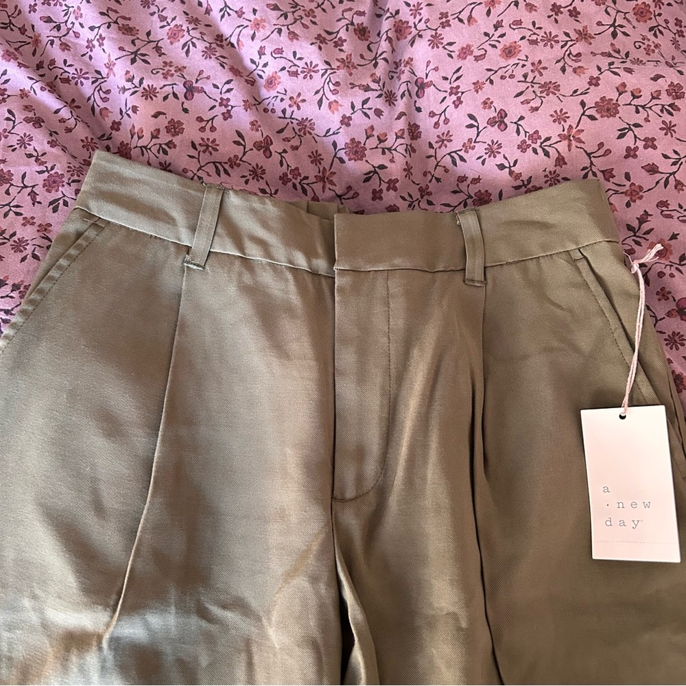 Green cargo pants